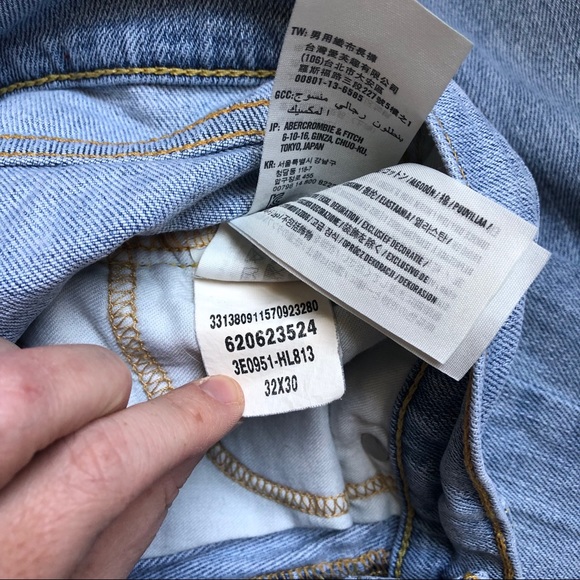 **SOLD** Hollister Slim Straight Distressed Jeans - Picture 7 of 7